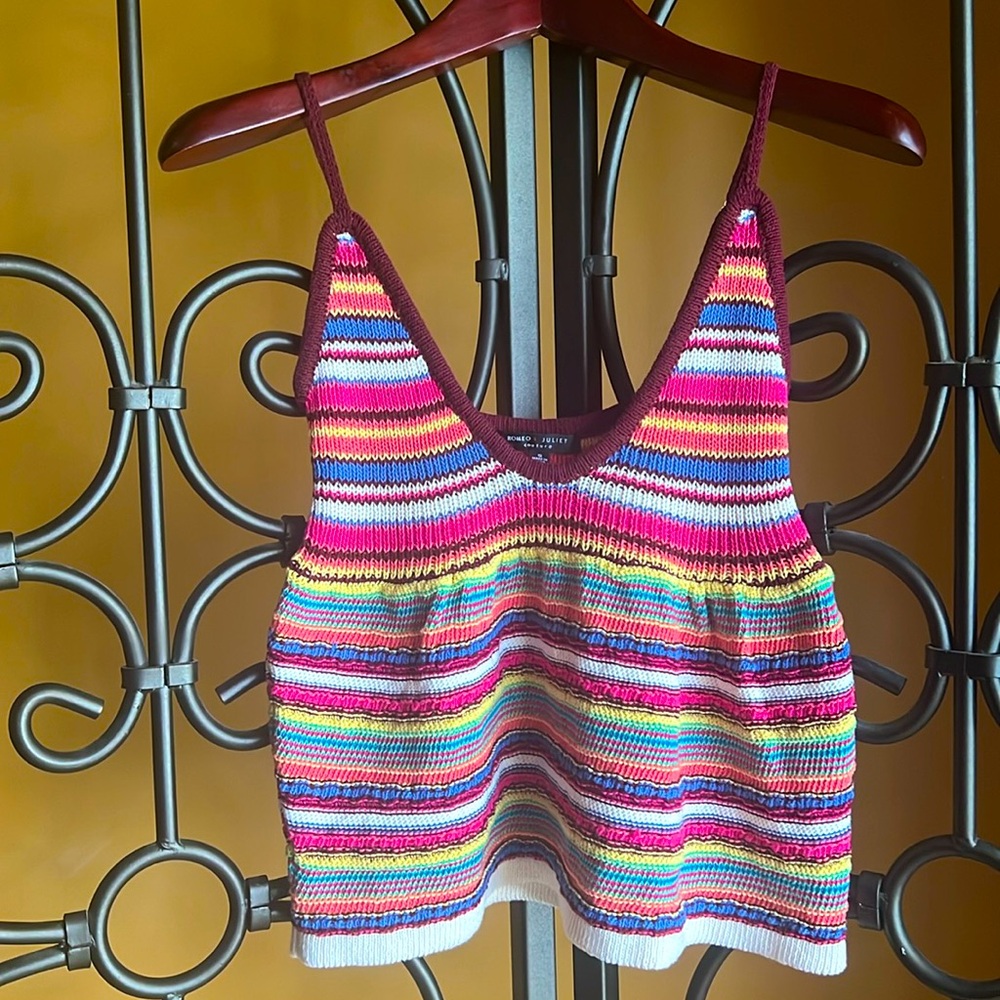 ROMEO + JULIET COUTURE Good Vibes Crotchet Top - Picture 1 of 7